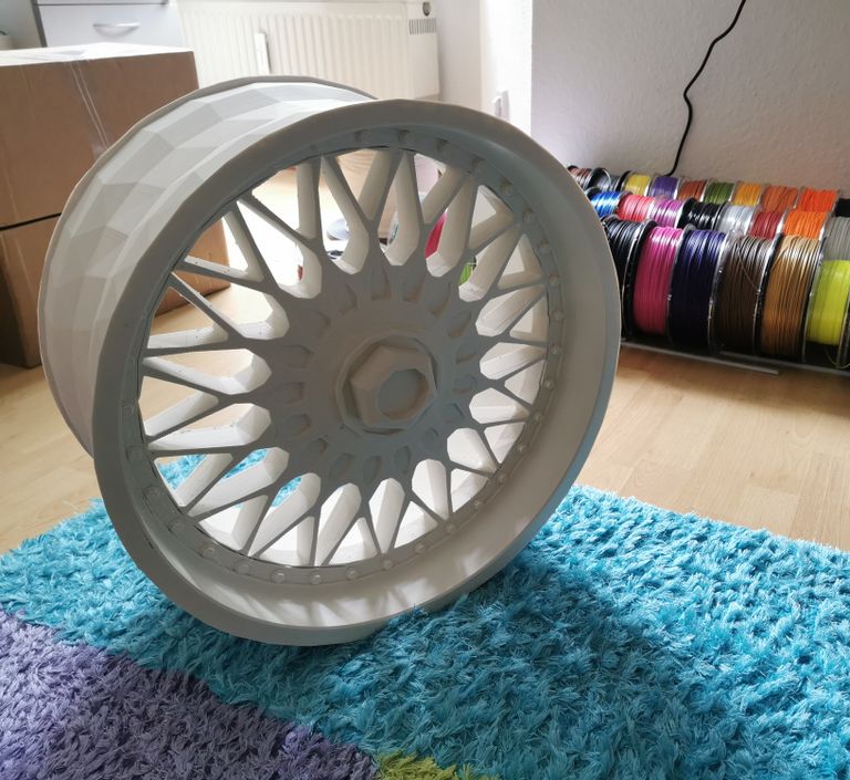 Großformat-Felge in Weiß